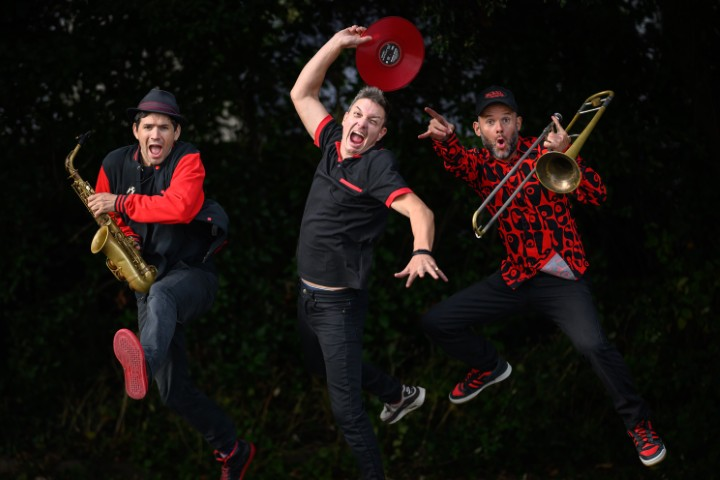 Les Molotov Brothers